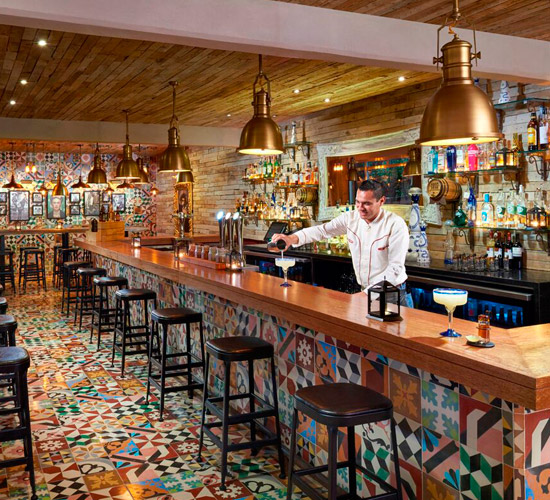 Bares The Fives -  Condominios Playa del Carmen