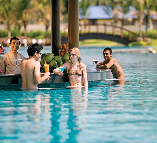 Breeze Swim up Bar - The Fives Playa del Carmen