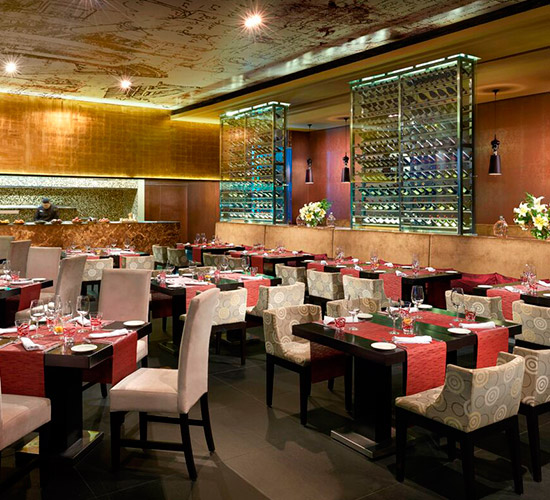 Arezzo - The Fives Cancun